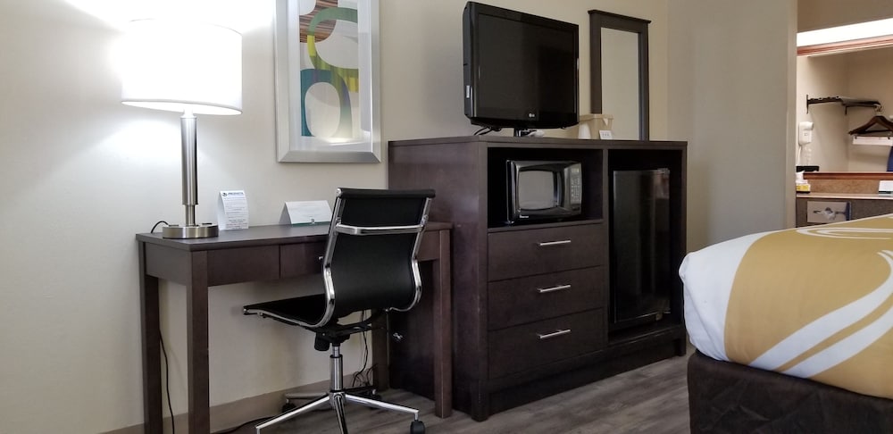 Quality Inn Pelham I-65 Exit 246 32/38