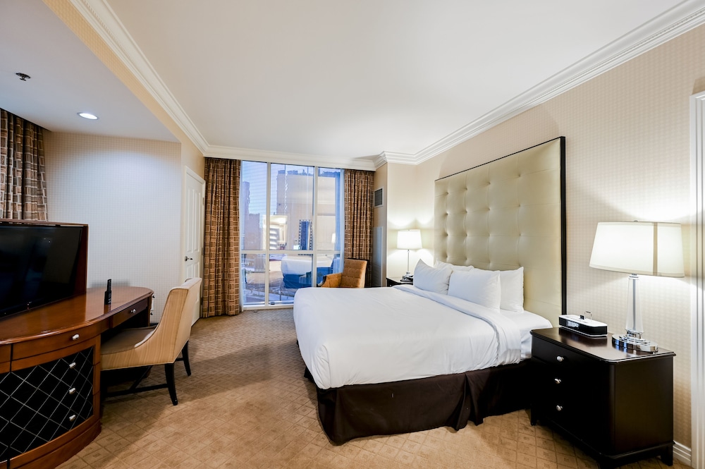 Stripviewsuites At Signature 19/73