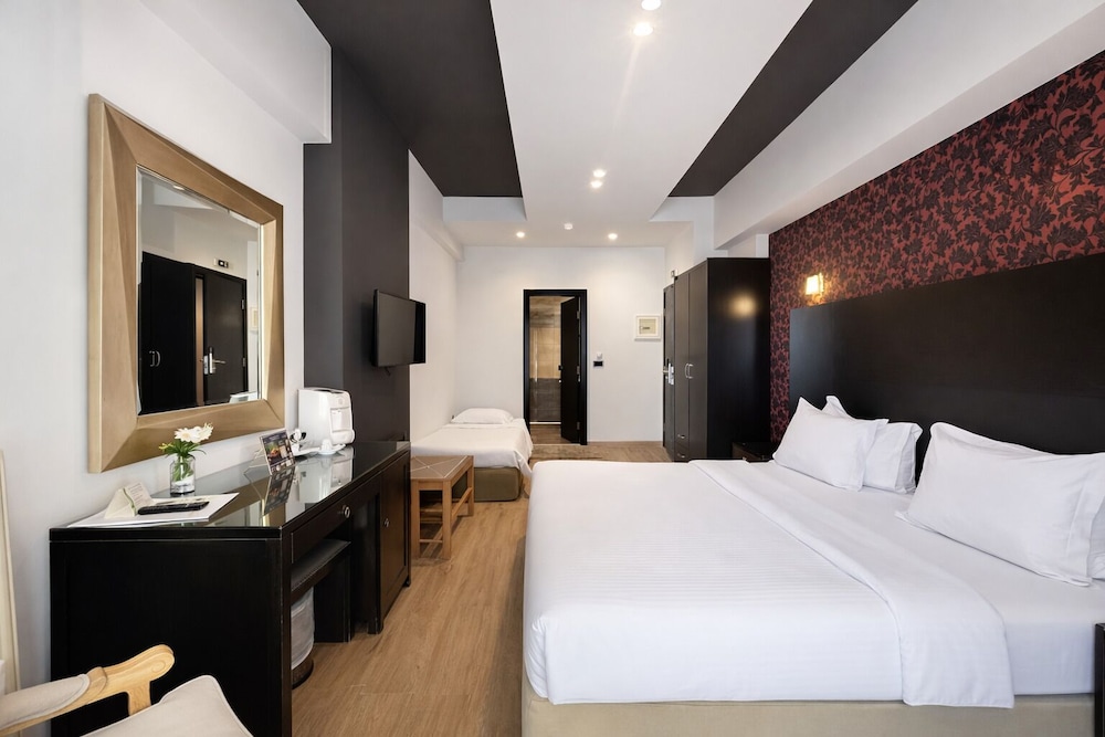 غرفة ثلاثية بسرير مزدوج وسرير بطابقين، Areos Hotel 2/7