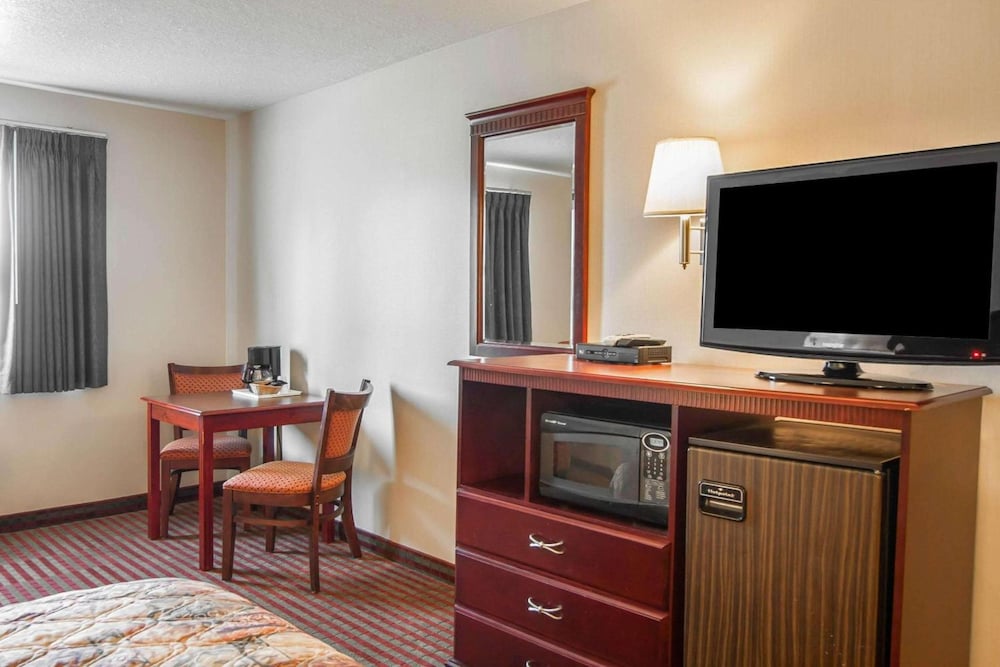 Bridgeway Inn & Suites Sublimity 32/41