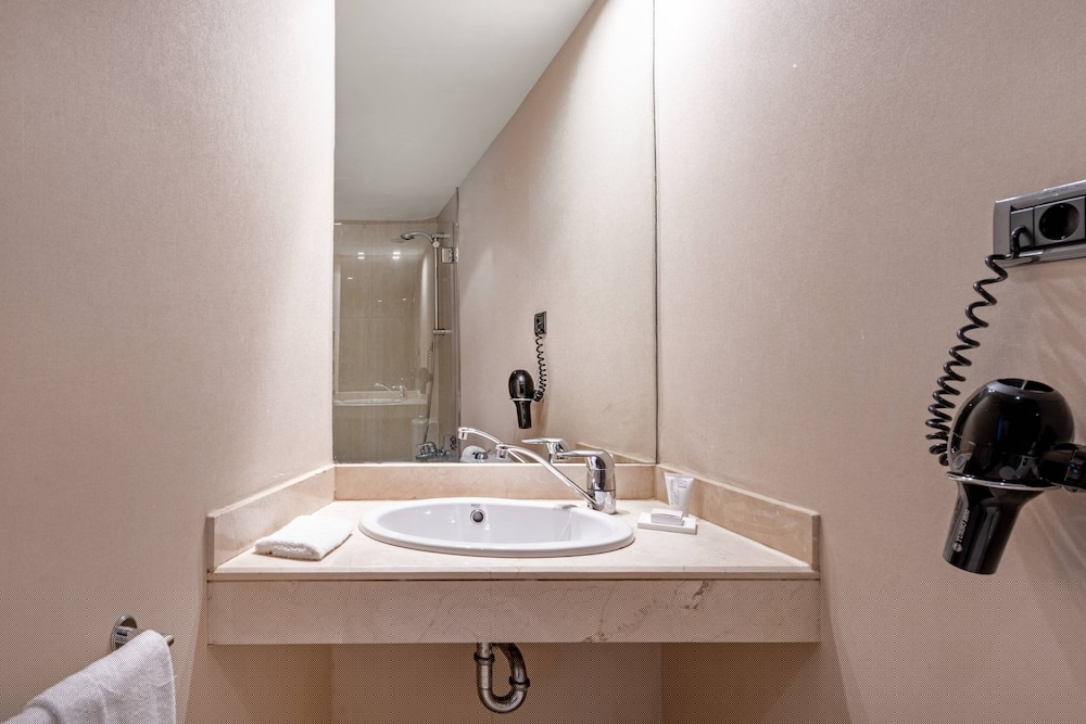 Ac Hotel Gran Canaria 36/50