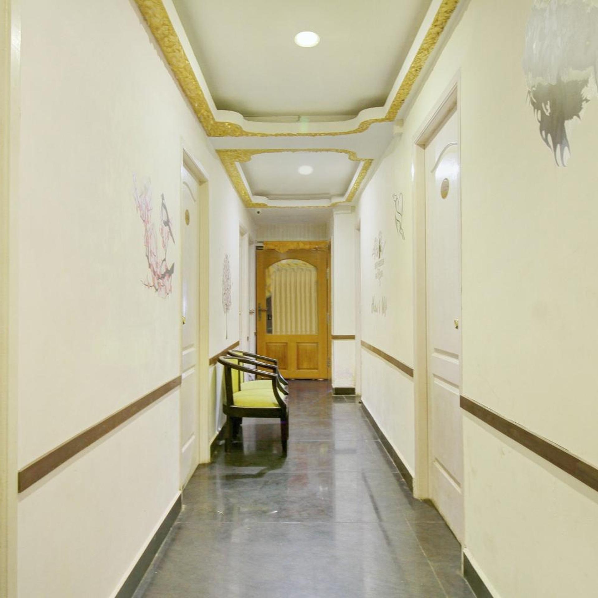 Oyo 4584 India Gate 9/54