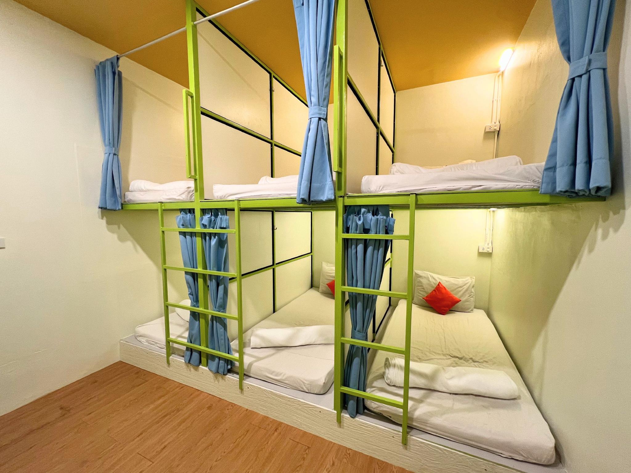 MIXED DORM, 8 BEDS