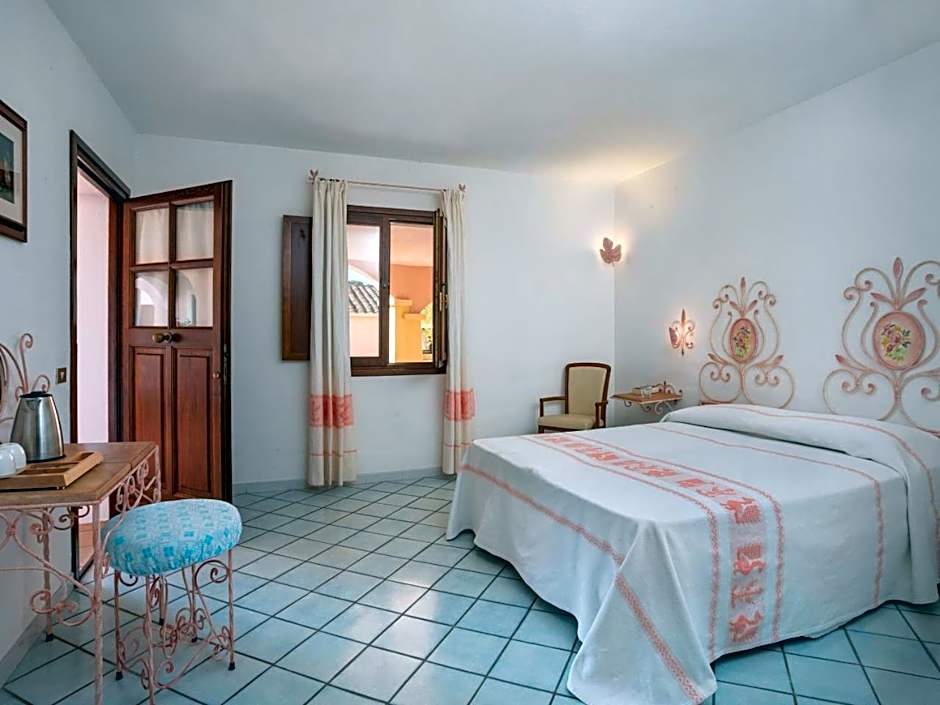 Deluxe, Single, Double Bed