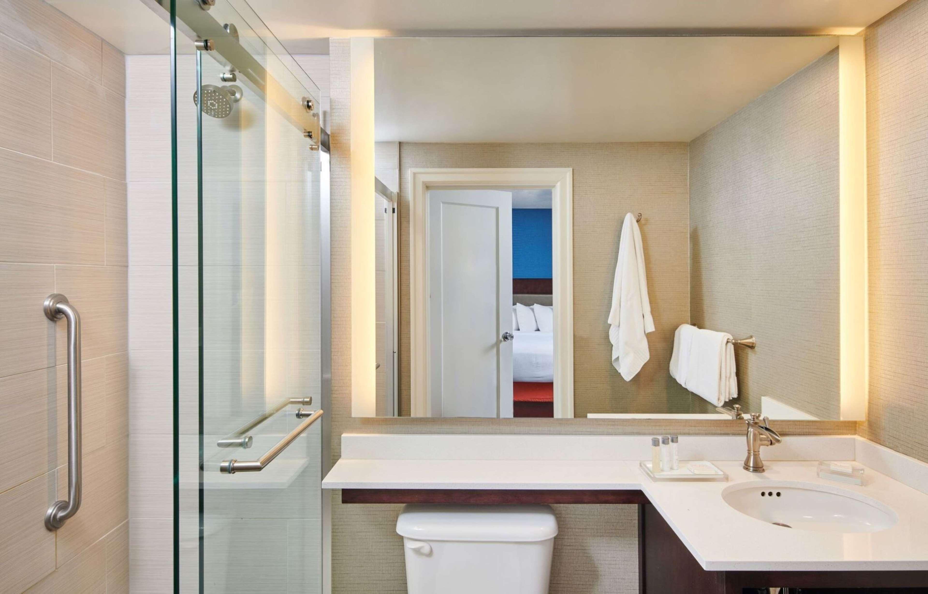 ROOM, SINGLE, KING BED, JETTED TUB