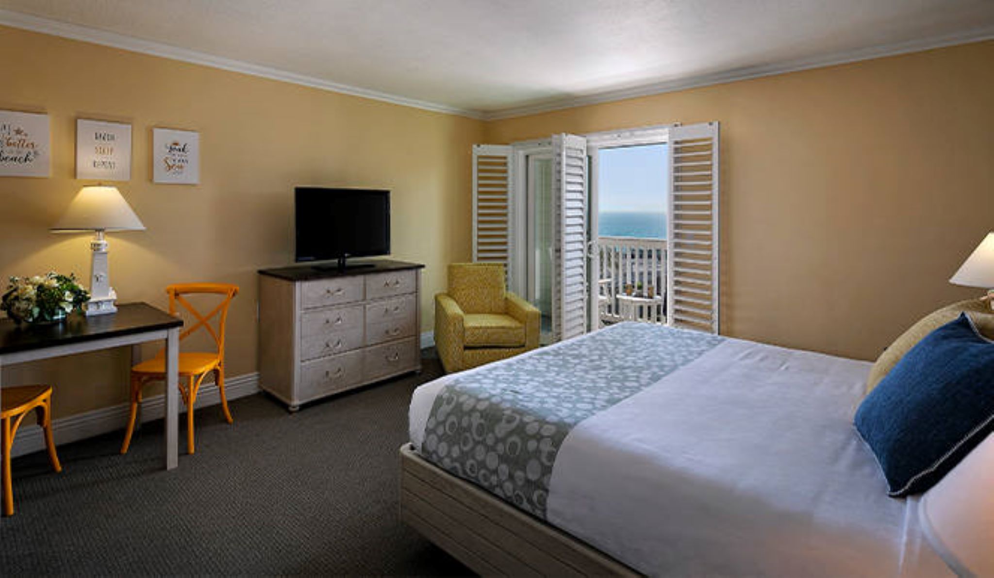 1 Bedroom, King Bed, Ocean Front, Patio