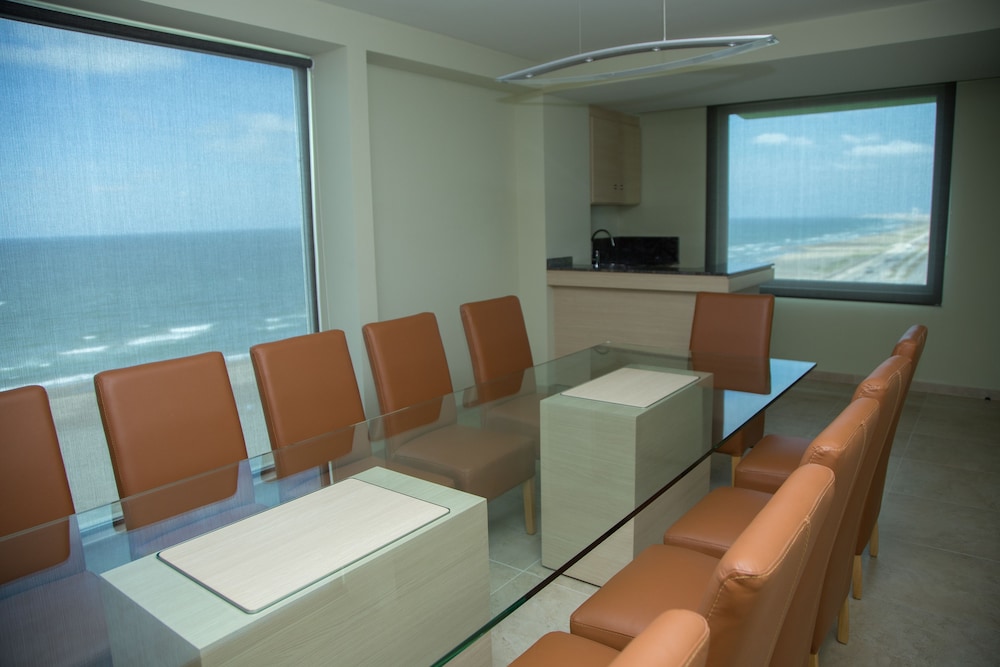 Holiday Inn Coatzacoalcos 9/52