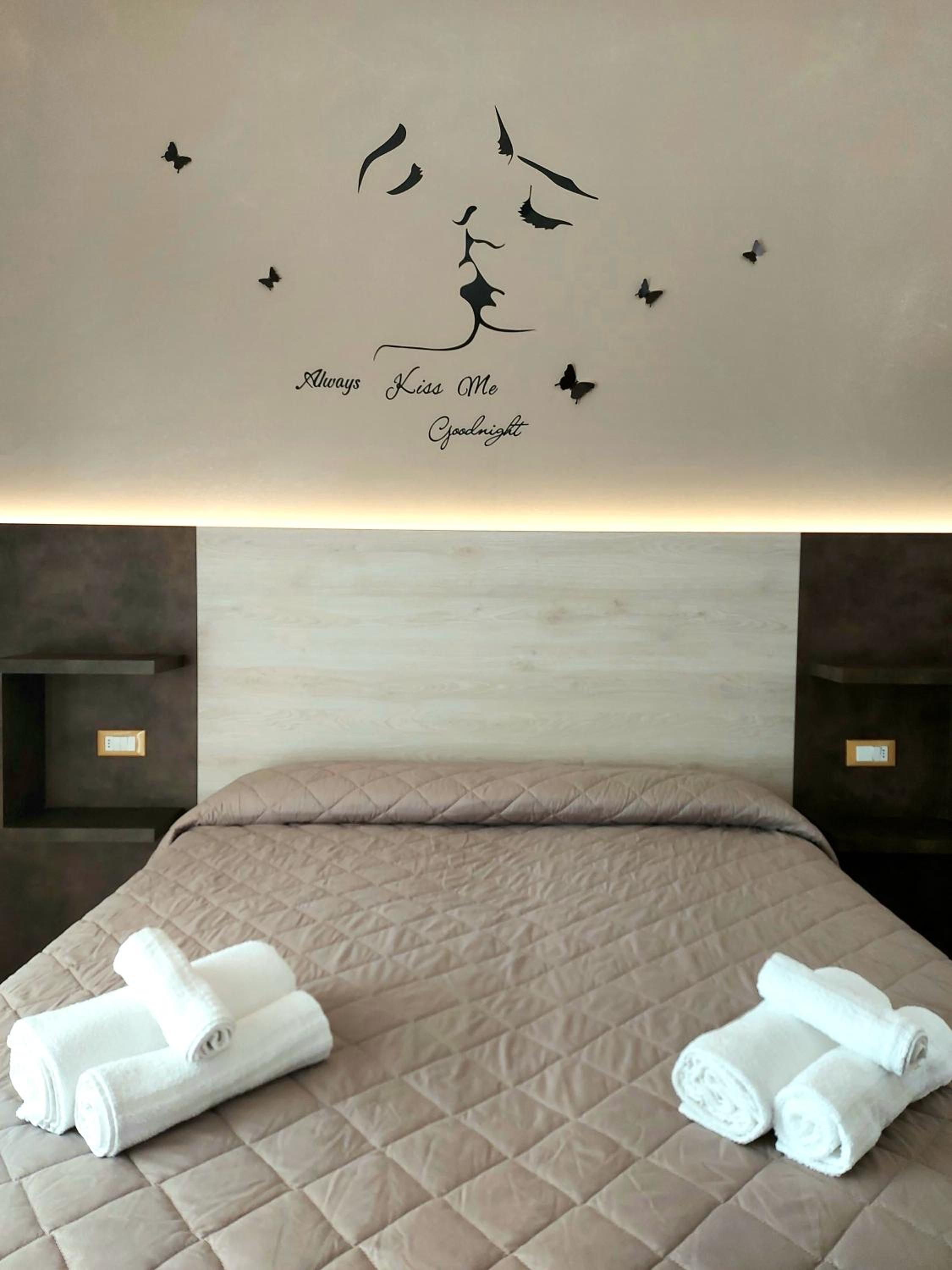 Monica Hotel 23/49