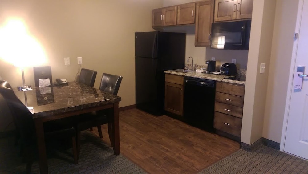 GrandStay Hotel & Suites - Delano 17/21