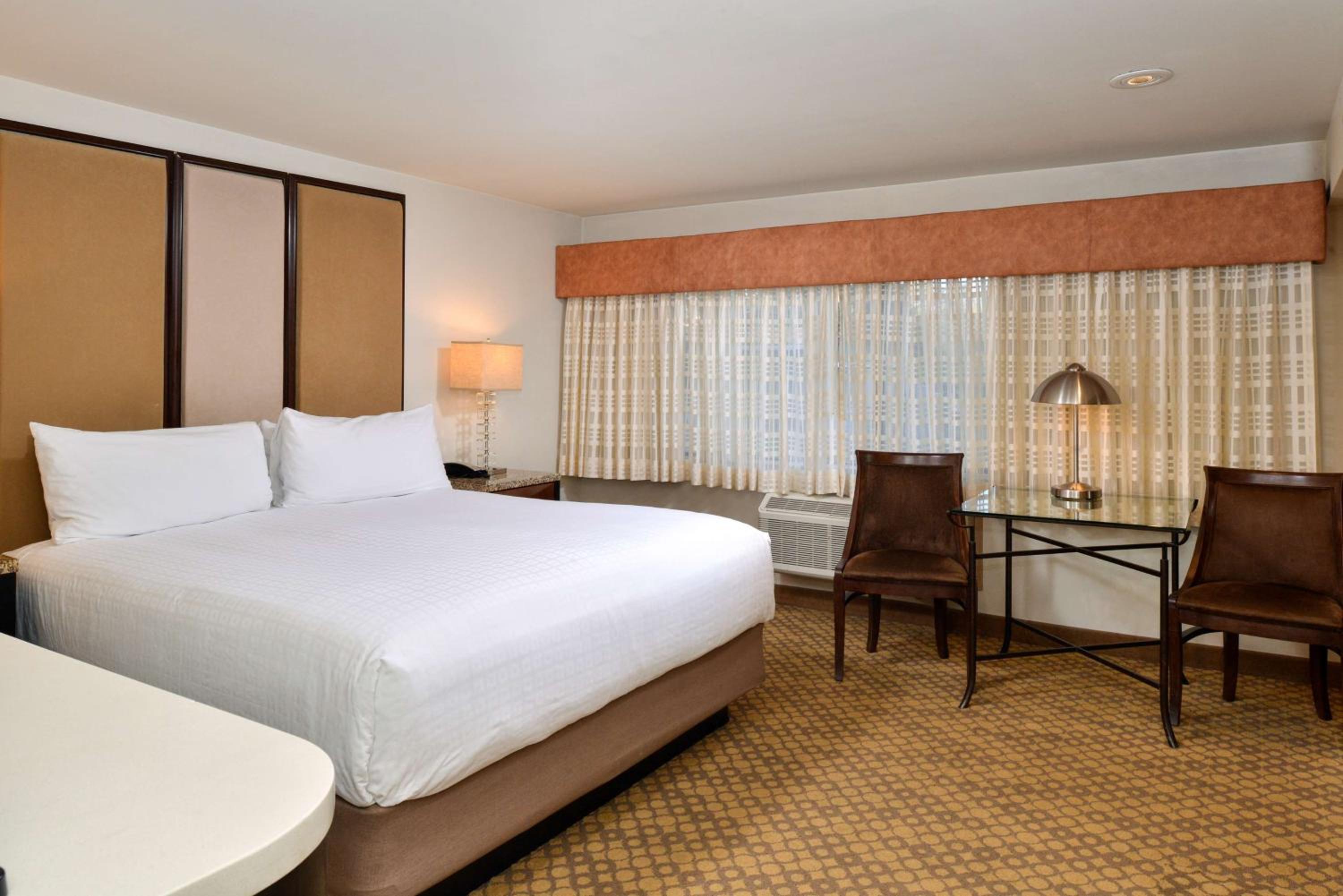 Room, King Bed, Hot Tub