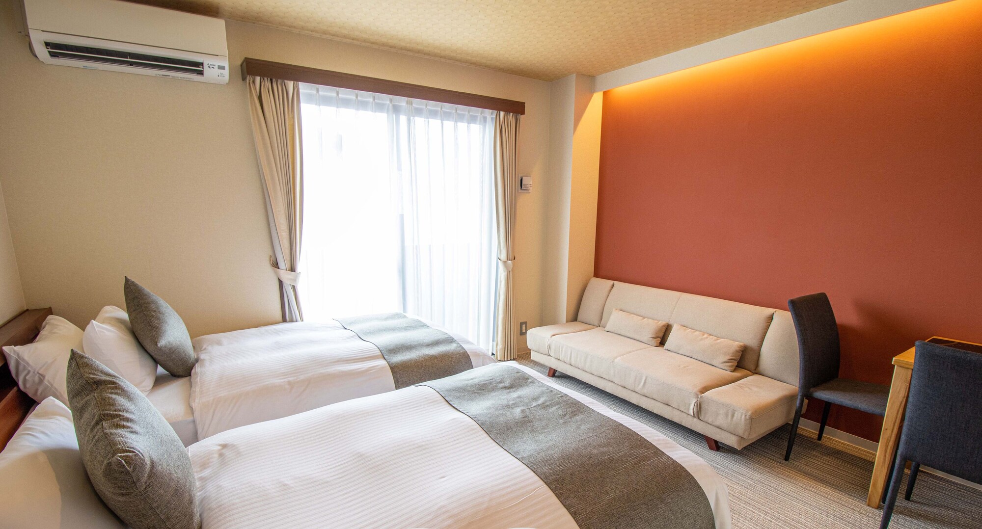 ROOM, TWIN BEDS, WITH EXTRA BED