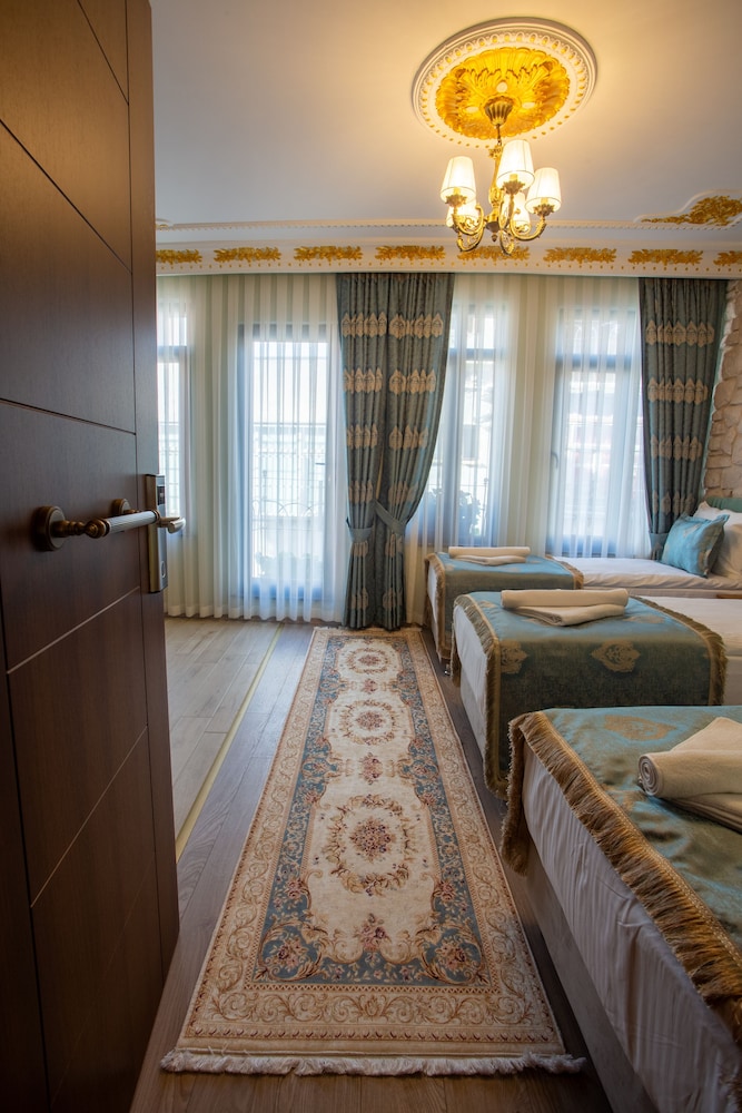Sayina Hotel 35/50