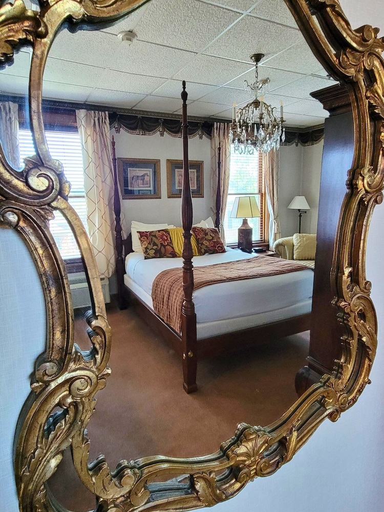 Altland House Inn and Suites 9/50