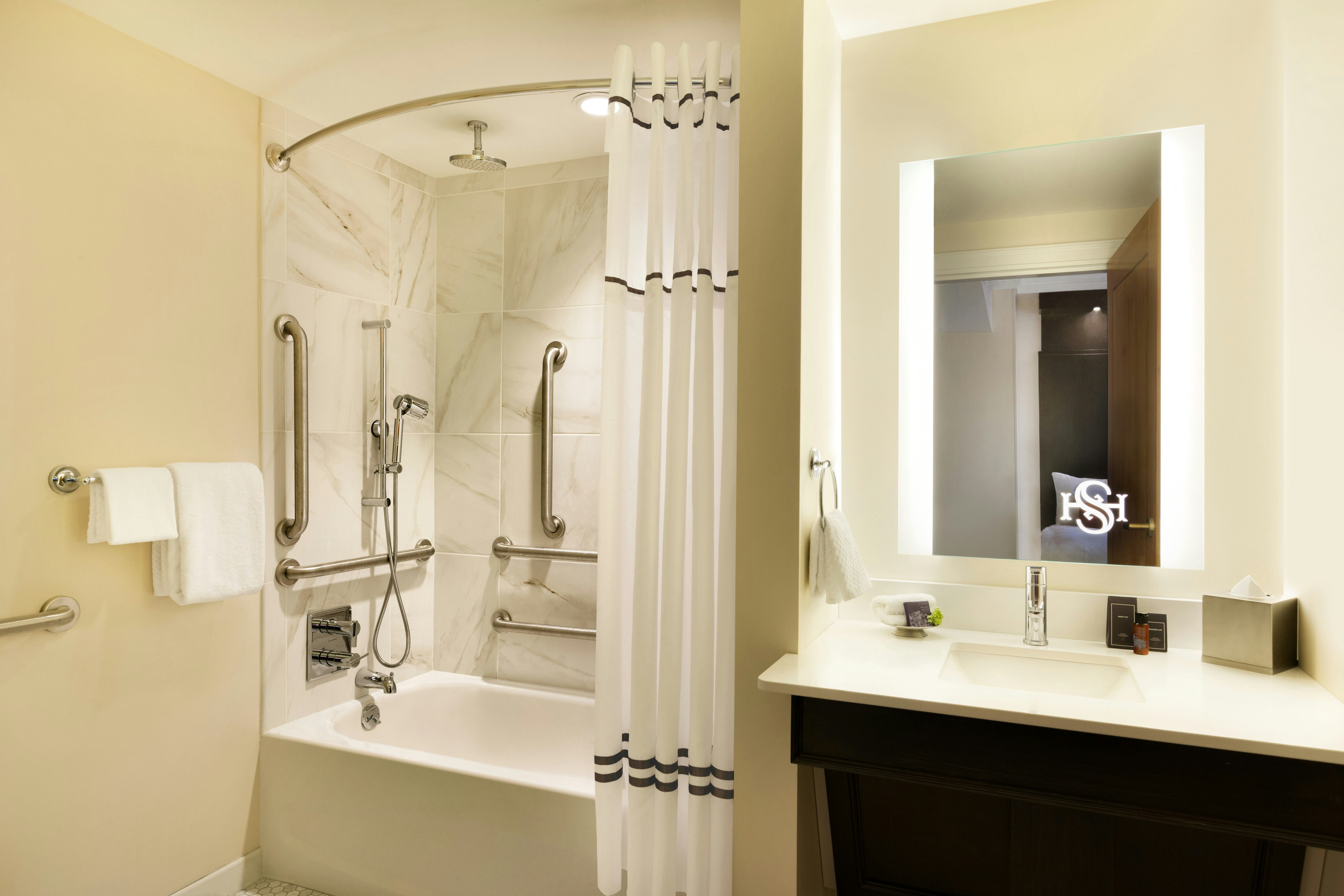 Hotel Saranac Curio Collection By Hilton 63/63