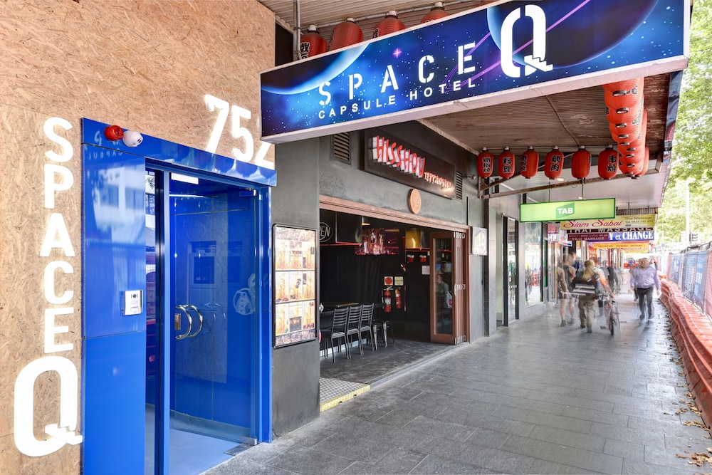 Space Q Capsule Hotel 3/32