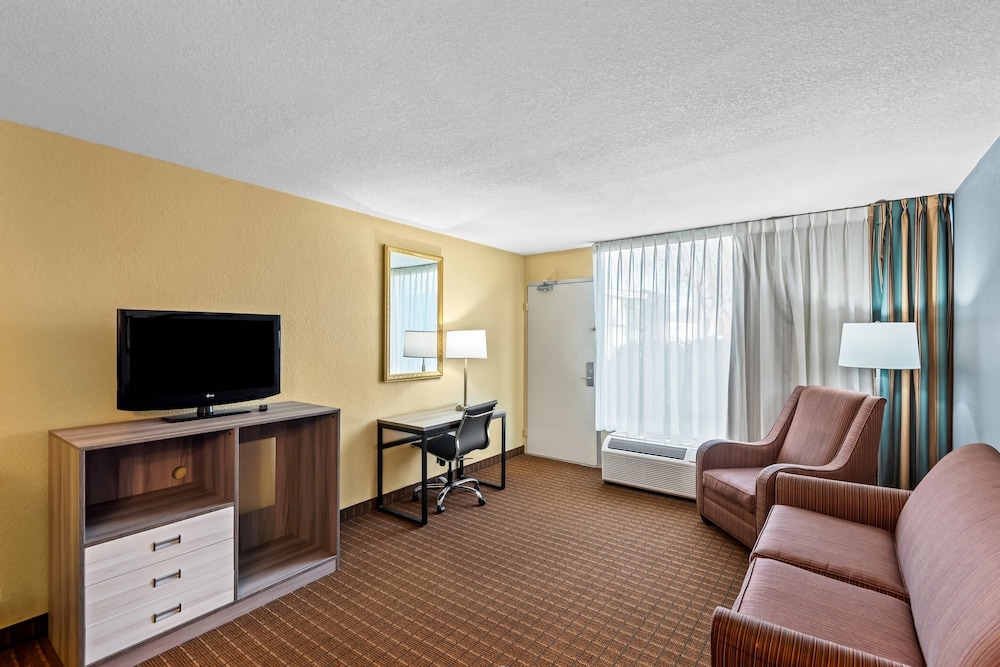 Quality Inn Fort Dodge 32/59