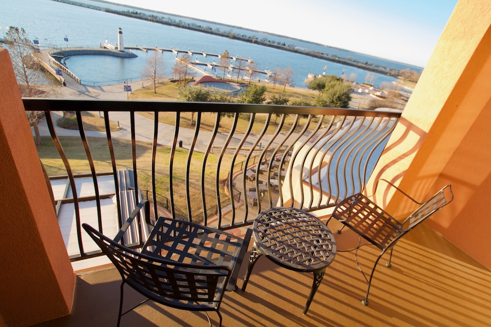 Hilton Dallas/Rockwall Lakefront 20/77