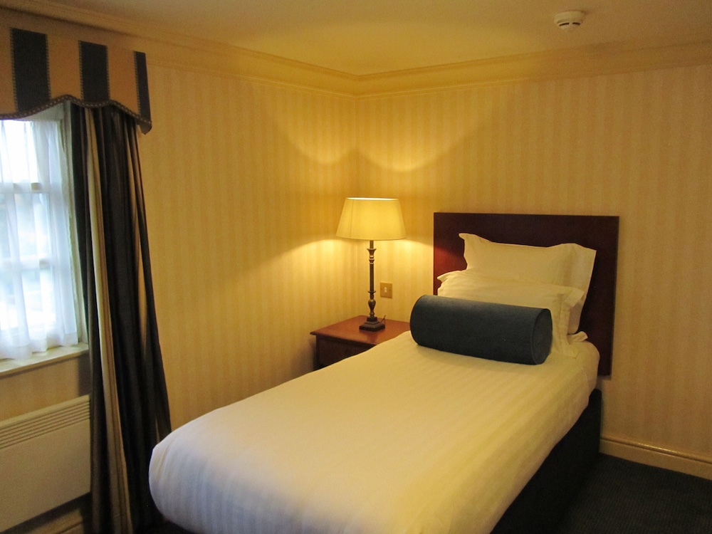 Windmill Village Hotel, Golf Club Spa, BWSC 17/41