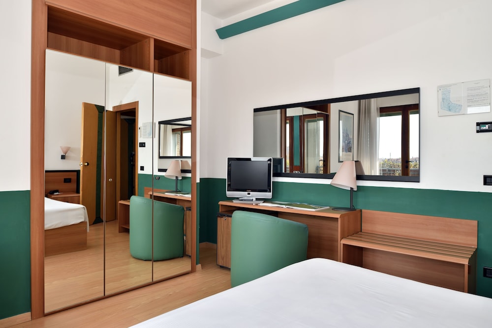 Hotel Carlton 6/62