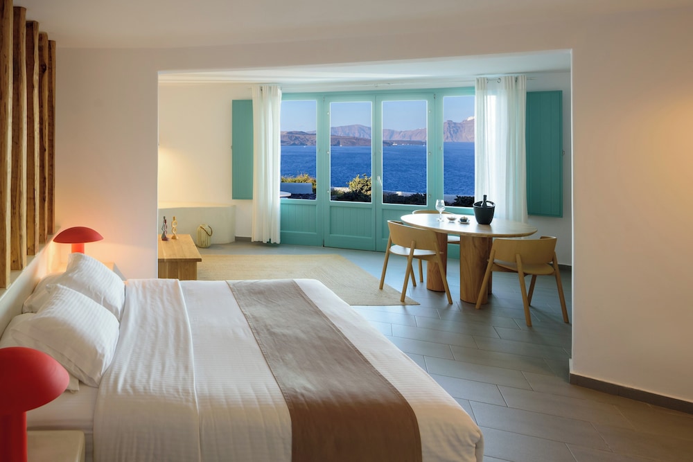 Neptune Luxury Spa Suites 23/72