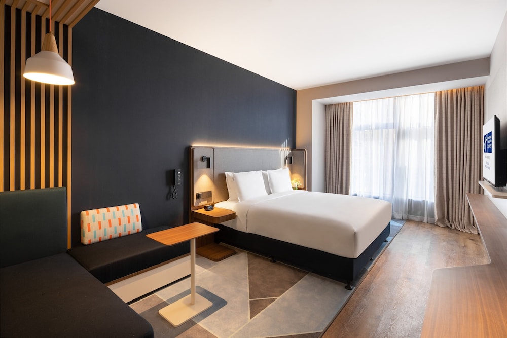 Holiday Inn and Suites Qingdao Jinshui 22/80