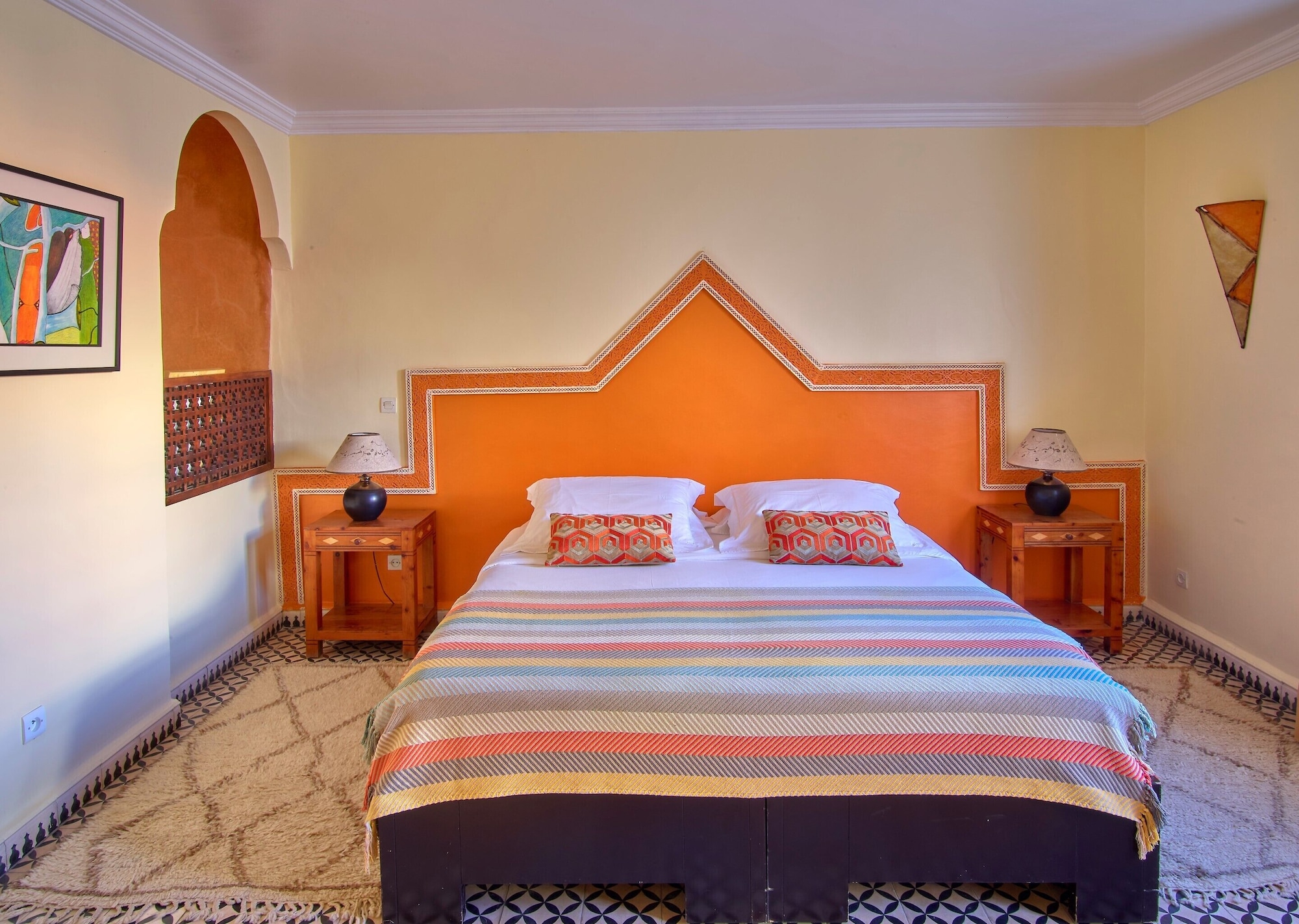 ROOM, DOUBLE OR TWIN BED