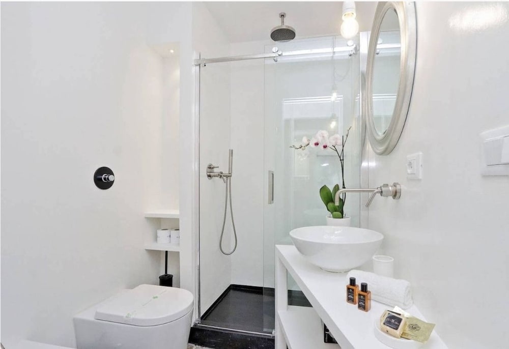 Charming flat near Colosseum 9/9