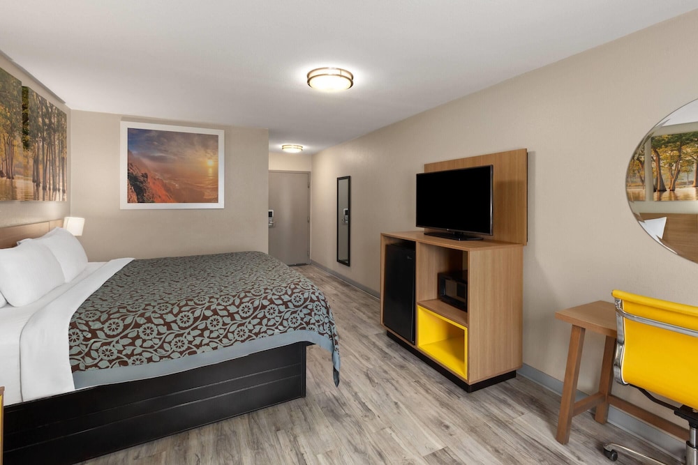 Days Inn by Wyndham Lincoln, AL 22/50