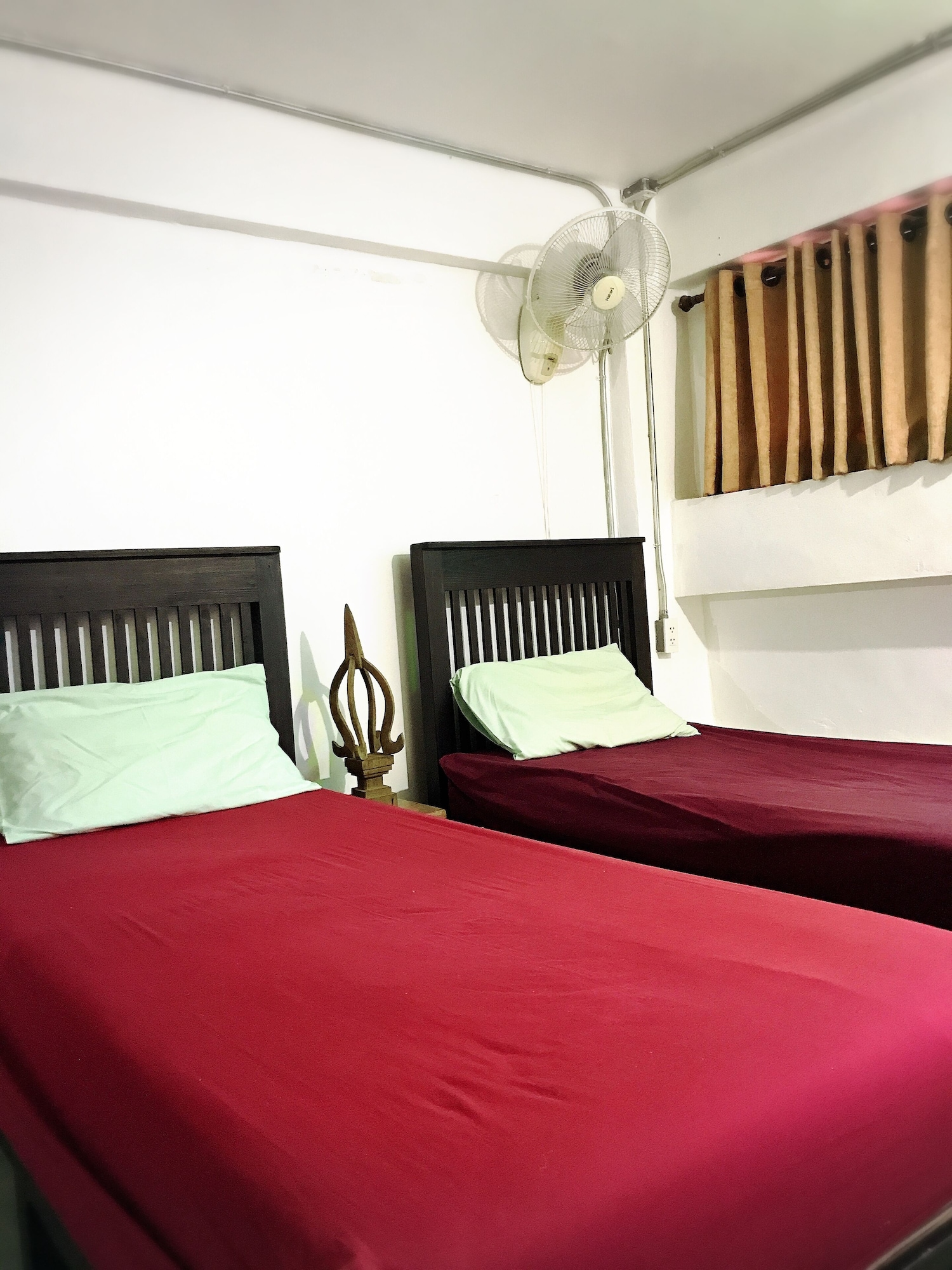 STANDARD, TWIN BEDS, PRIVATE BATHROOM