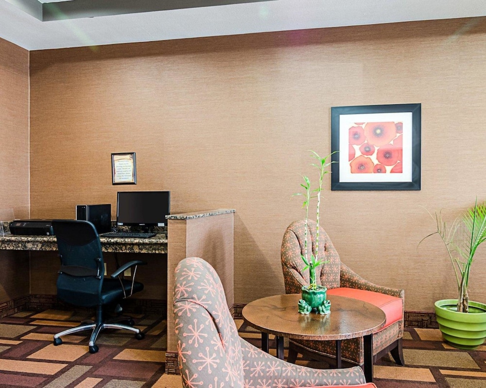 Comfort Inn & Suites Lawrence - University Area 46/49