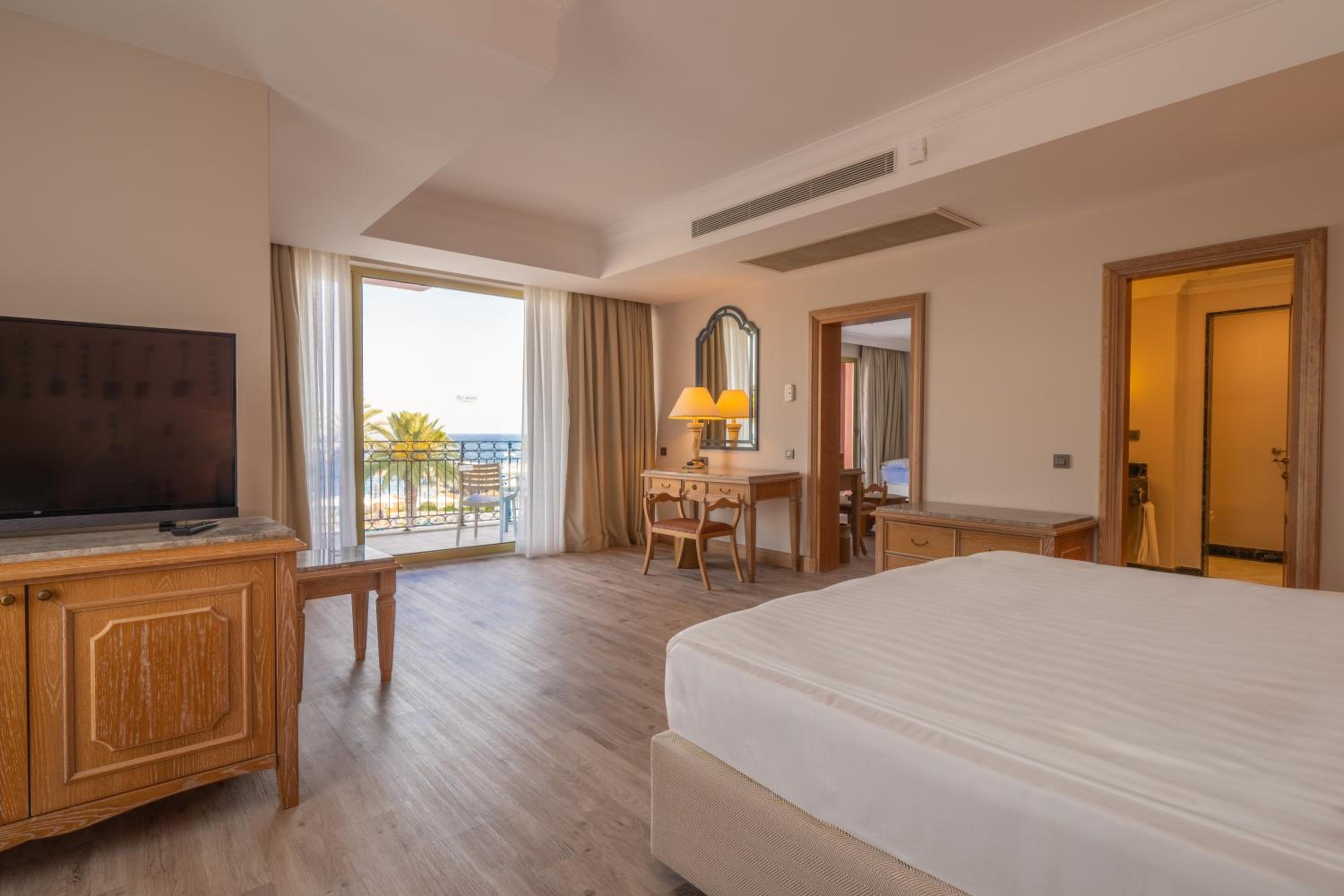 Main Building Deluxe Suite Sea
