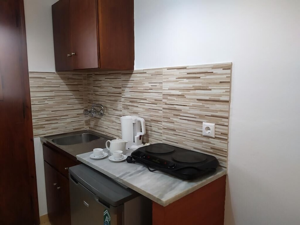 ARONIS APARTMENTS 38/58