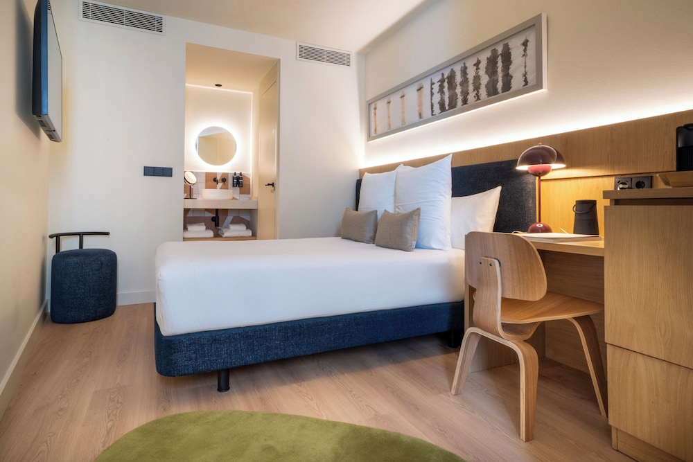 BOUTIQUE, DOUBLE BED