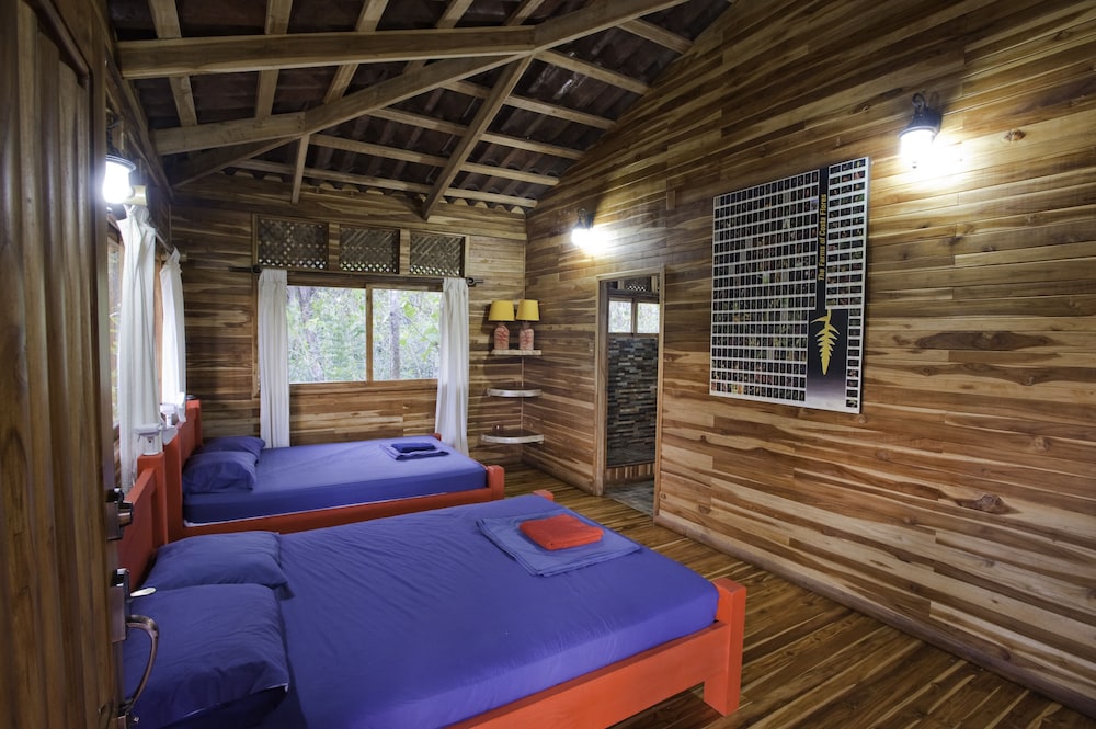 Macaw Lodge 30/64