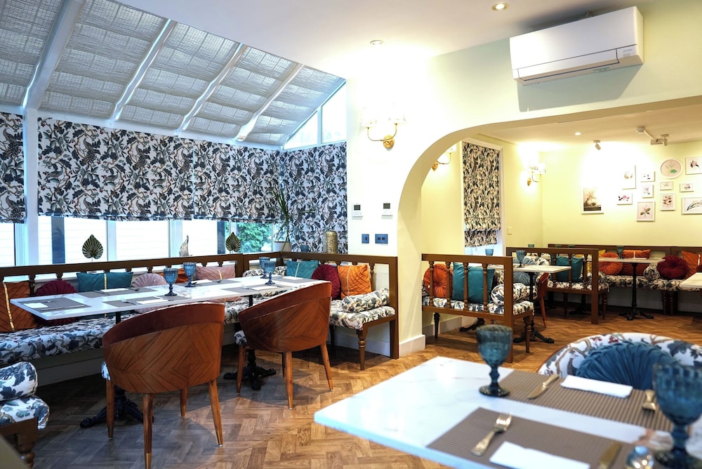 Tudor Lodge Hotel 28/45