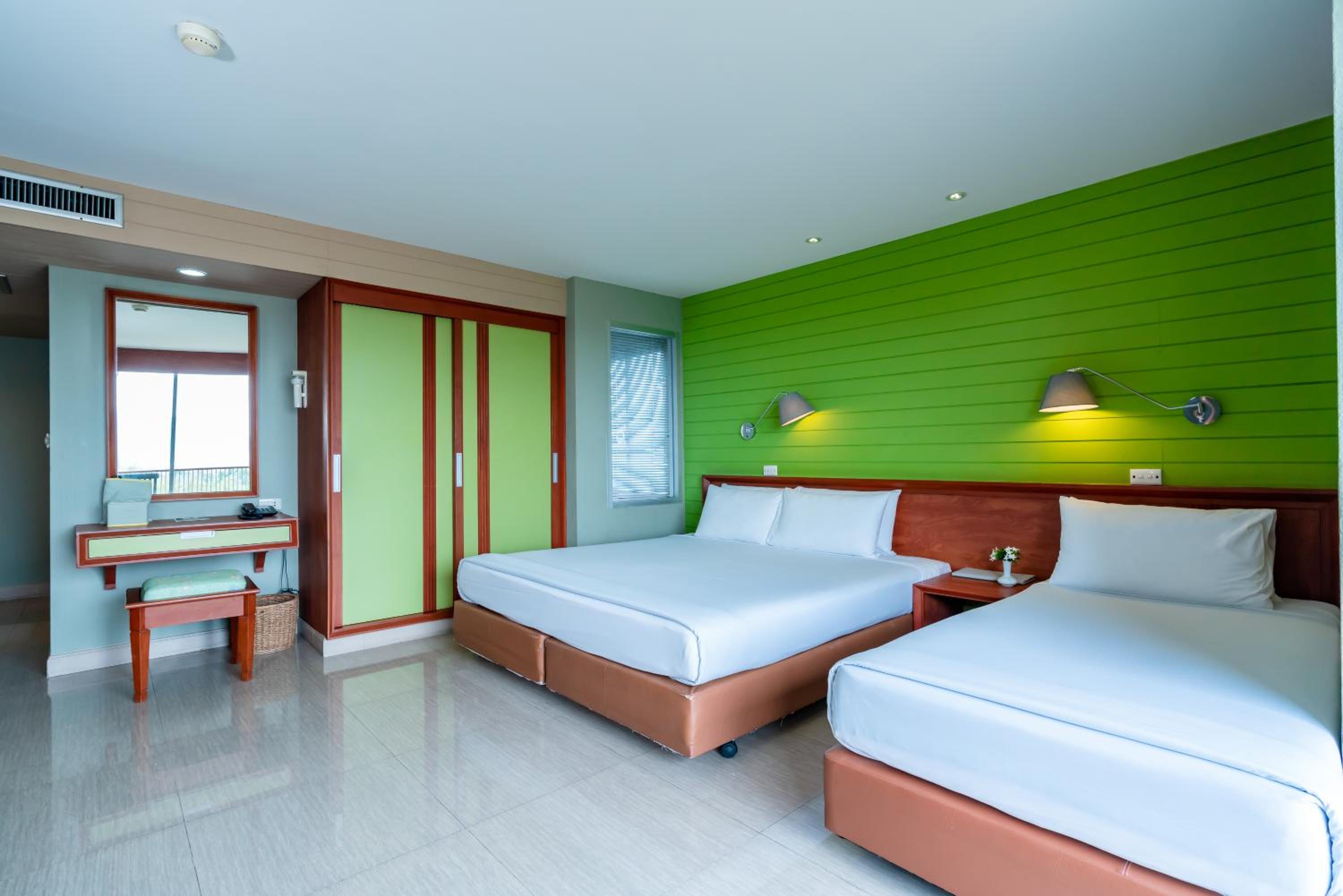 Room, Triple, Mountain View