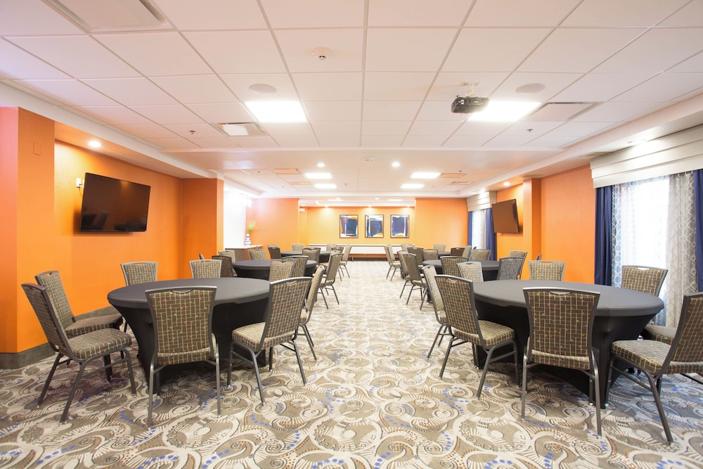 Holiday Inn Express & Suites NASHVILLE SOUTHEAST - ANTIOCH 63/70