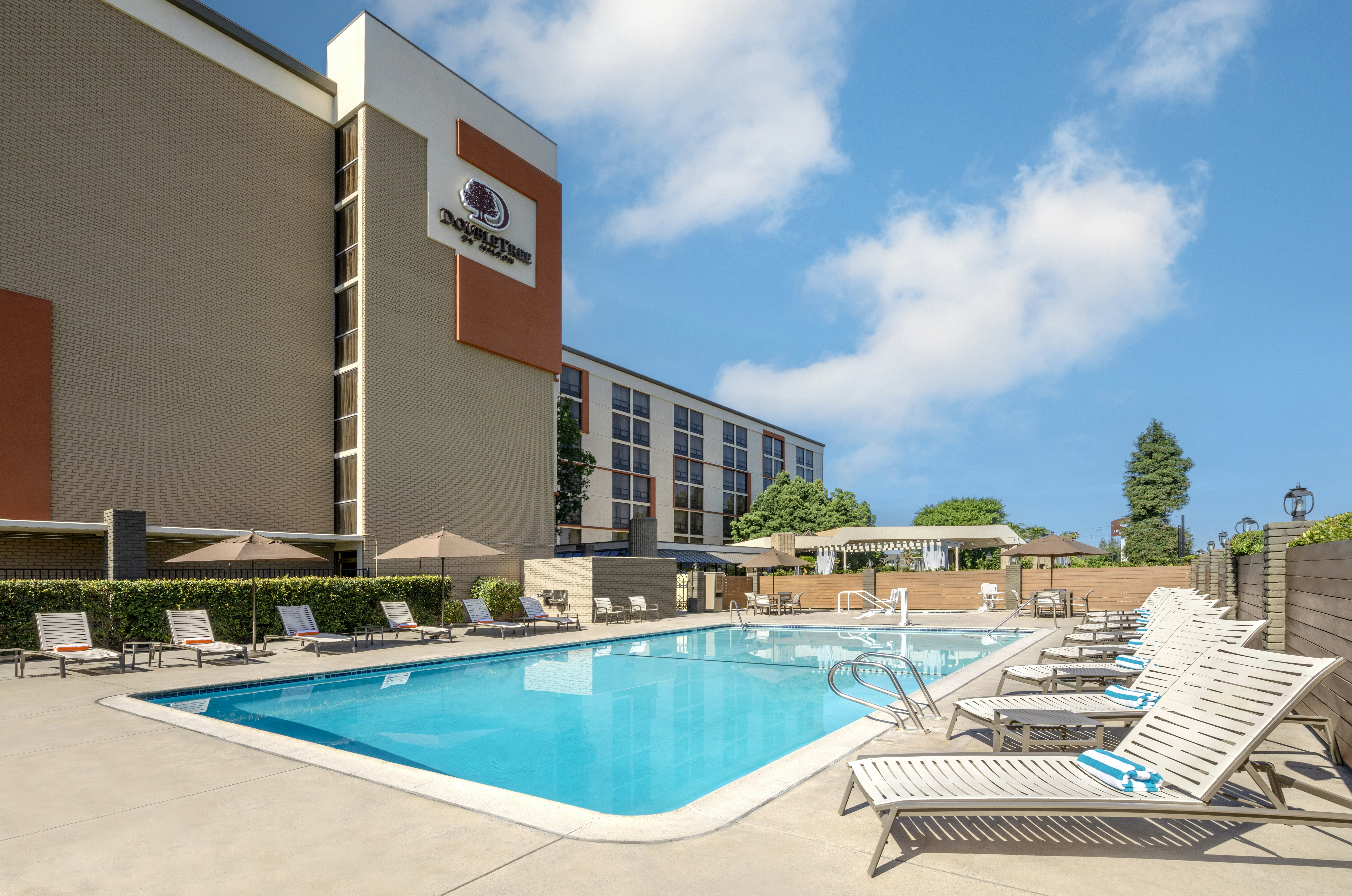 DoubleTree by Hilton Hotel San Bernardino 2/32