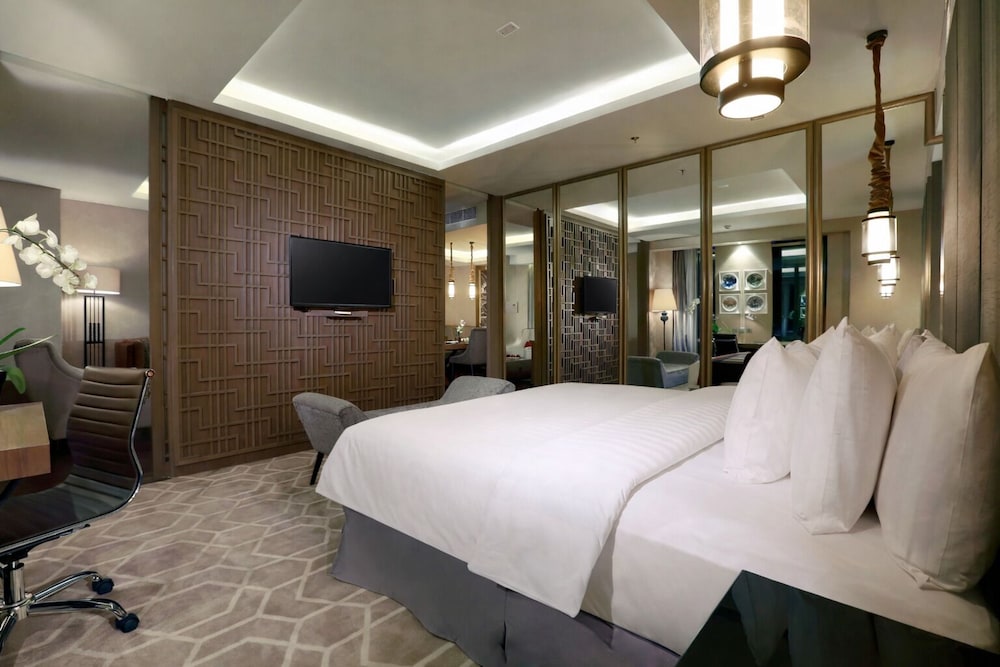 Governor Suite، Aston Priority Simatupang Hotel and Conference Center 7/10