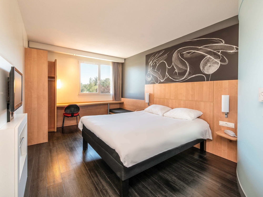 Ibis Issoire 23/57