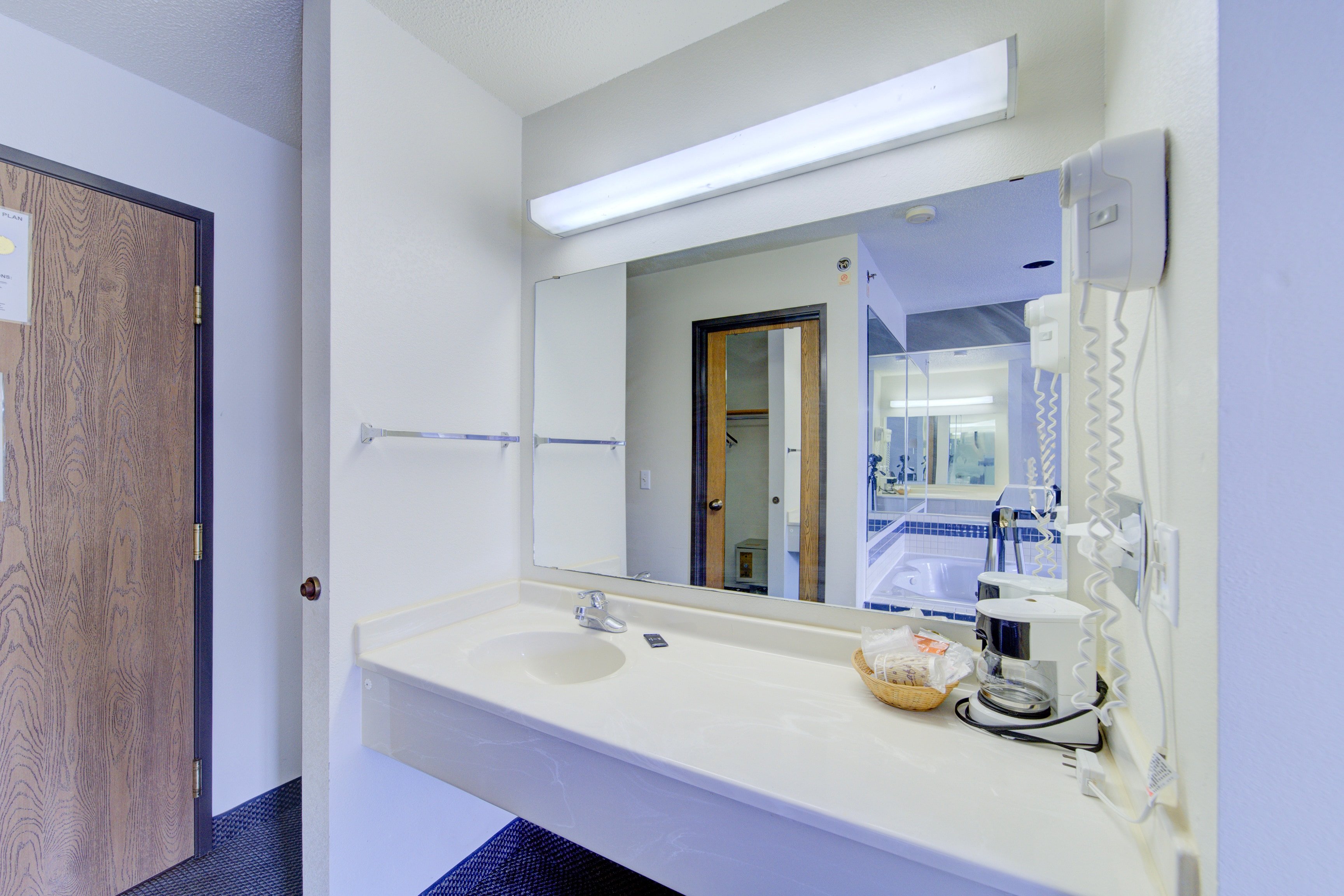 Capital O Amerihost Inn and Suites Fulton Hwy 54 MO 57/63