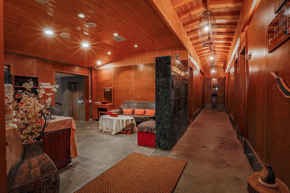 Sunrise Hot Spring Hotel 25/50