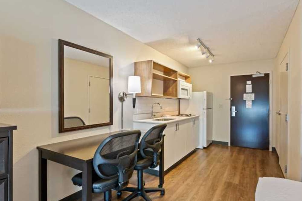 Extended Stay America Oakland - Alameda Airport 40/48