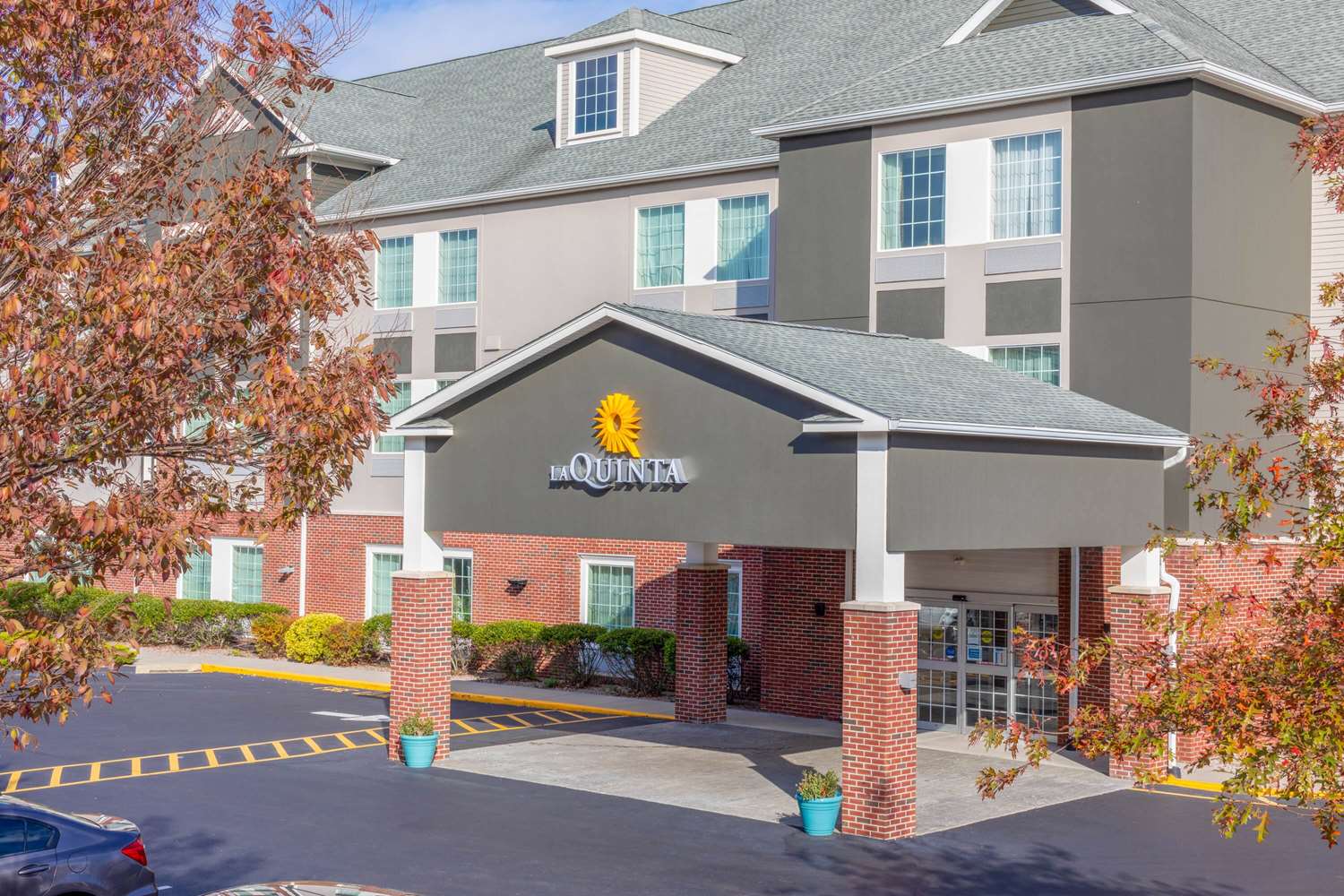La Quinta Inn Suites By Wyndham Stonington Mystic Area 8/59