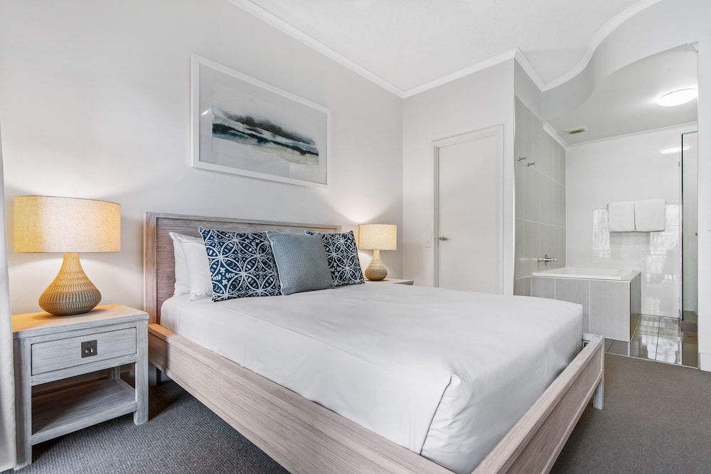 3 BEDROOMS, PENTHOUSE, APARTMENT