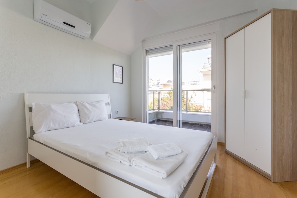 Duplex, Apartment, 1 Single and 2 Double Beds, 3 Beds, Pool View, 2 Sofa