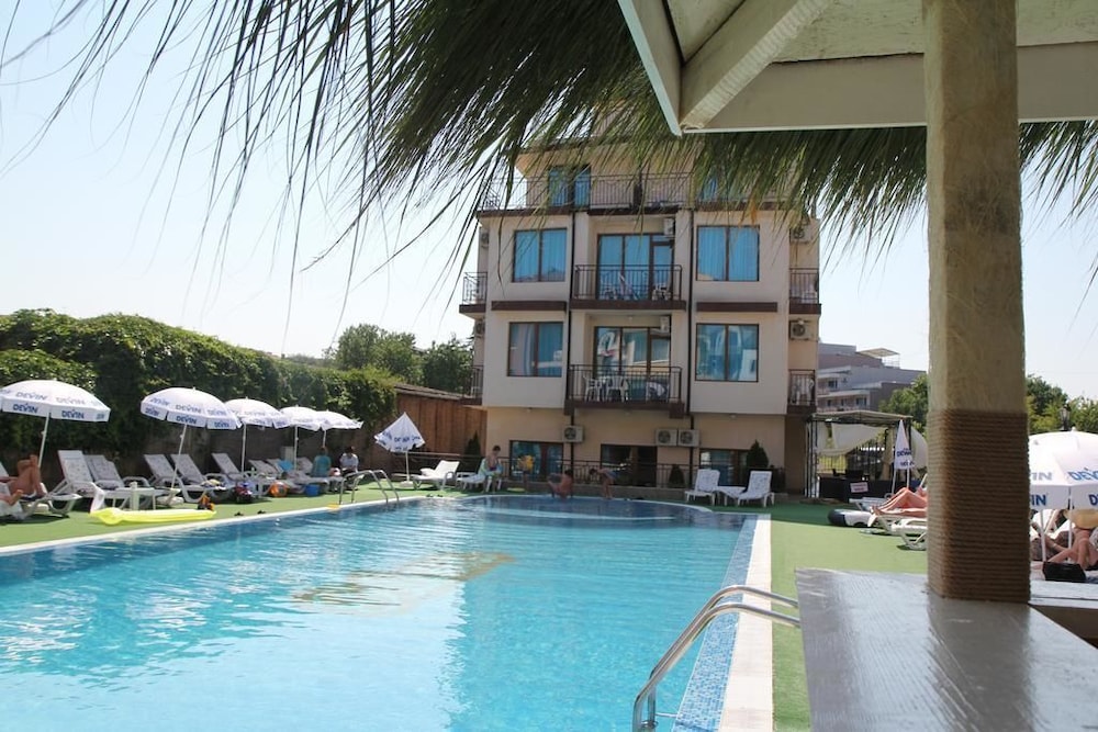 Salena Beach Hotel 4/50