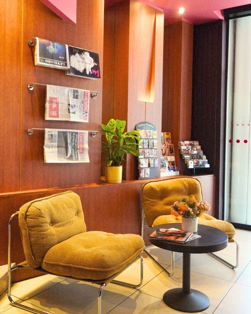 Ours Blanc Place Victor Hugo 46/67