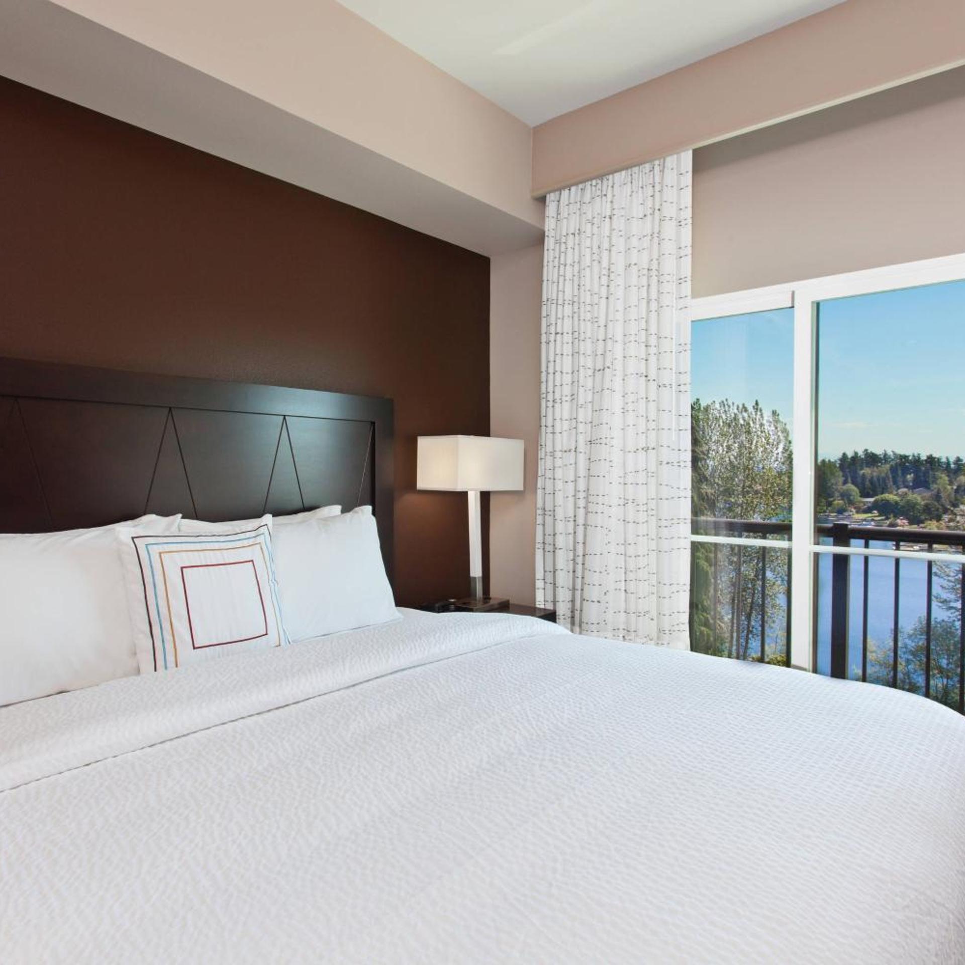 Studio, King Bed, Lake Side, Balcony, Bathtub, Accessible