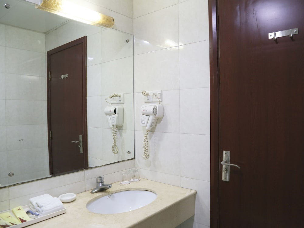 Pazhou Hotel 12/71